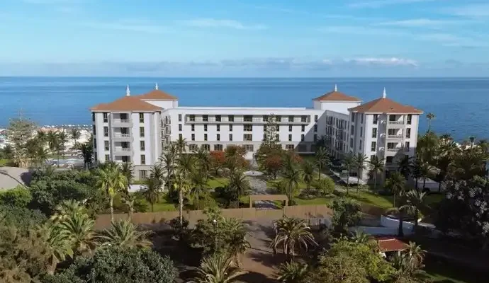 Gran Hotel Taoro: renacer del lujo gastronómico en Canarias.