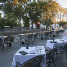 Los bares de Sevilla pueden renovar su licencia de veladores