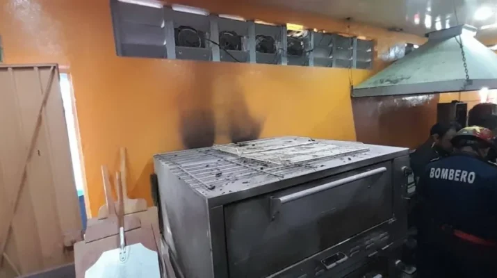 Controlan conato de incendio en restaurante de la Feria Xmatkuil de Mérida: una llamada de atención sobre la importancia de la prevención.
