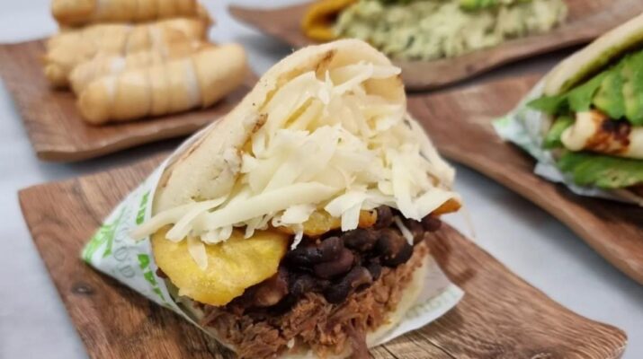 Renace el sabor venezolano en Almería: el Bycactus58 vuelve a abrir tras un incendio. Un renacer que impulsa la identidad gastronómica