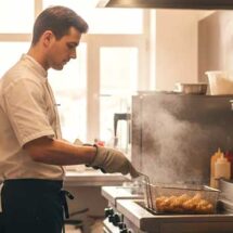 Cómo elegir entre los distintos tipos de freidoras industriales. La importancia de una elección estratégica en cocina profesional.