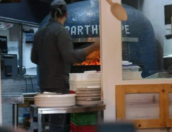 Arde un restaurante italiano de Zaragoza. Incendio en pleno centro de Zaragoza: intervención rápida y sin heridos.