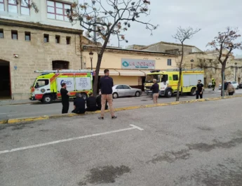 Incendio de un bar en el Puerto Santa María. Incidente en la Avenida de la Bajamar: actuación inmediata y control del fuego.