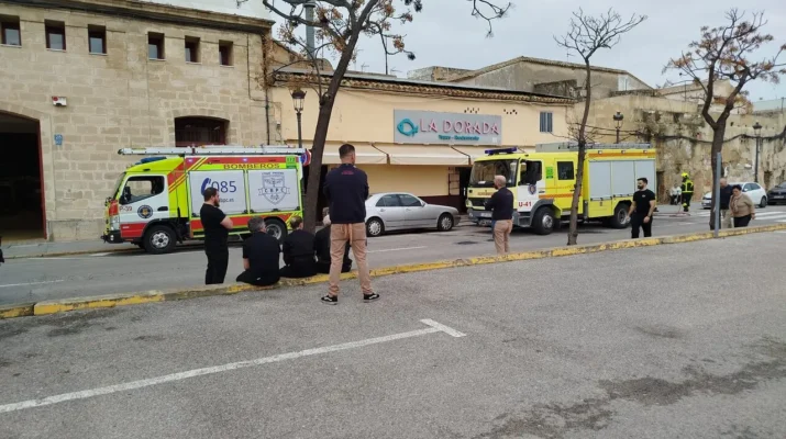 Incendio de un bar en el Puerto Santa María. Incidente en la Avenida de la Bajamar: actuación inmediata y control del fuego.