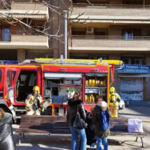Susto en L’Escorxador por un incendio en la cocina de una vivienda