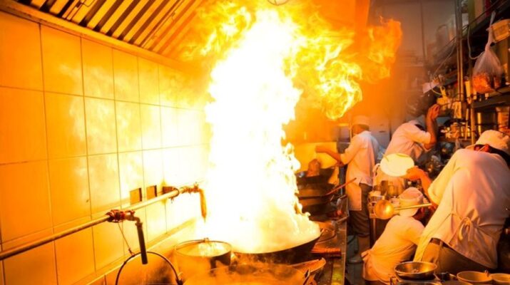 Extinción automática para cocinas en Badalona. Seguridad integral en cocinas industriales: una necesidad estratégica.