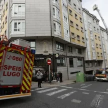 Incendio en restaurante de Lugo activa a los bomberos y reabre el debate sobre la seguridad en cocinas profesionales. Un fuego en plena tarde