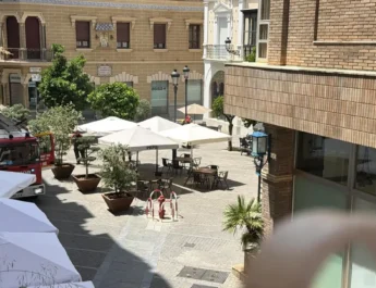 Incendio en un restaurante de sushi de Huelva deja dos intoxicados por humo tras un fuego en la cocina