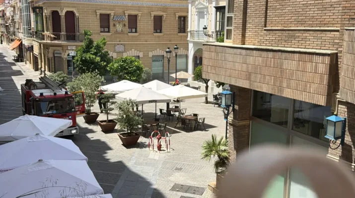 Incendio en un restaurante de sushi de Huelva deja dos intoxicados por humo tras un fuego en la cocina