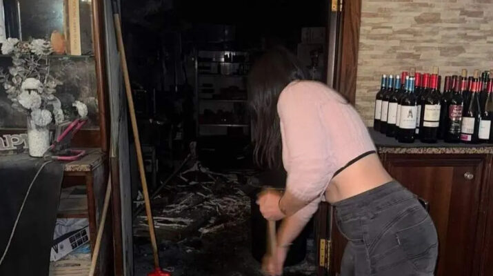 Fuego en una tapería de Ponte Caldelas: pérdidas millonarias antes de su gran fiesta. El fuego arrasó la cocina del negocio