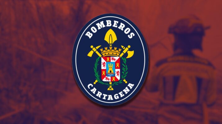 Aparatoso incendio en un restaurante de La Manga moviliza a bomberos y servicios de emergencia en Cartagena. El fuego generó una enorme columna de humo