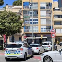 Incendio en un restaurante de Blanes obliga a desalojar el local y deja un trabajador herido. Emergencia en S’Auguer tras un fuego originado