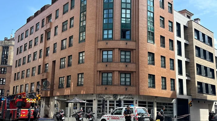 Un fuego en un hotel de Gijón enciende las alarmas y cuestiona los protocolos en cocinas. Detalles del incidente en el corazón de Gijón