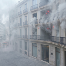 Incendio en un hotel y bar de Málaga obliga al desalojo de más de cien personas durante la madrugada. La rápida propagación