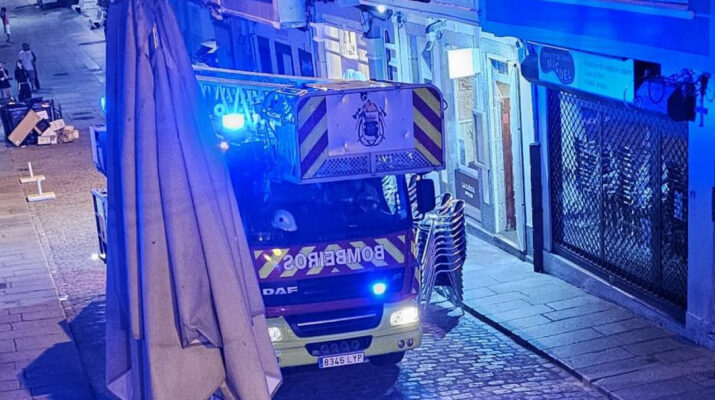 El fuego en el restaurante A Esperanza deja calcinada la cocina del local en Ferrol