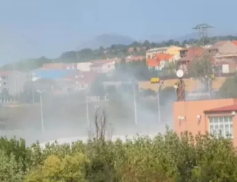 El incendio de un restaurante en el Recreo Industrial se salda con un herido por humo