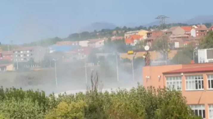 El incendio de un restaurante en el Recreo Industrial se salda con un herido por humo